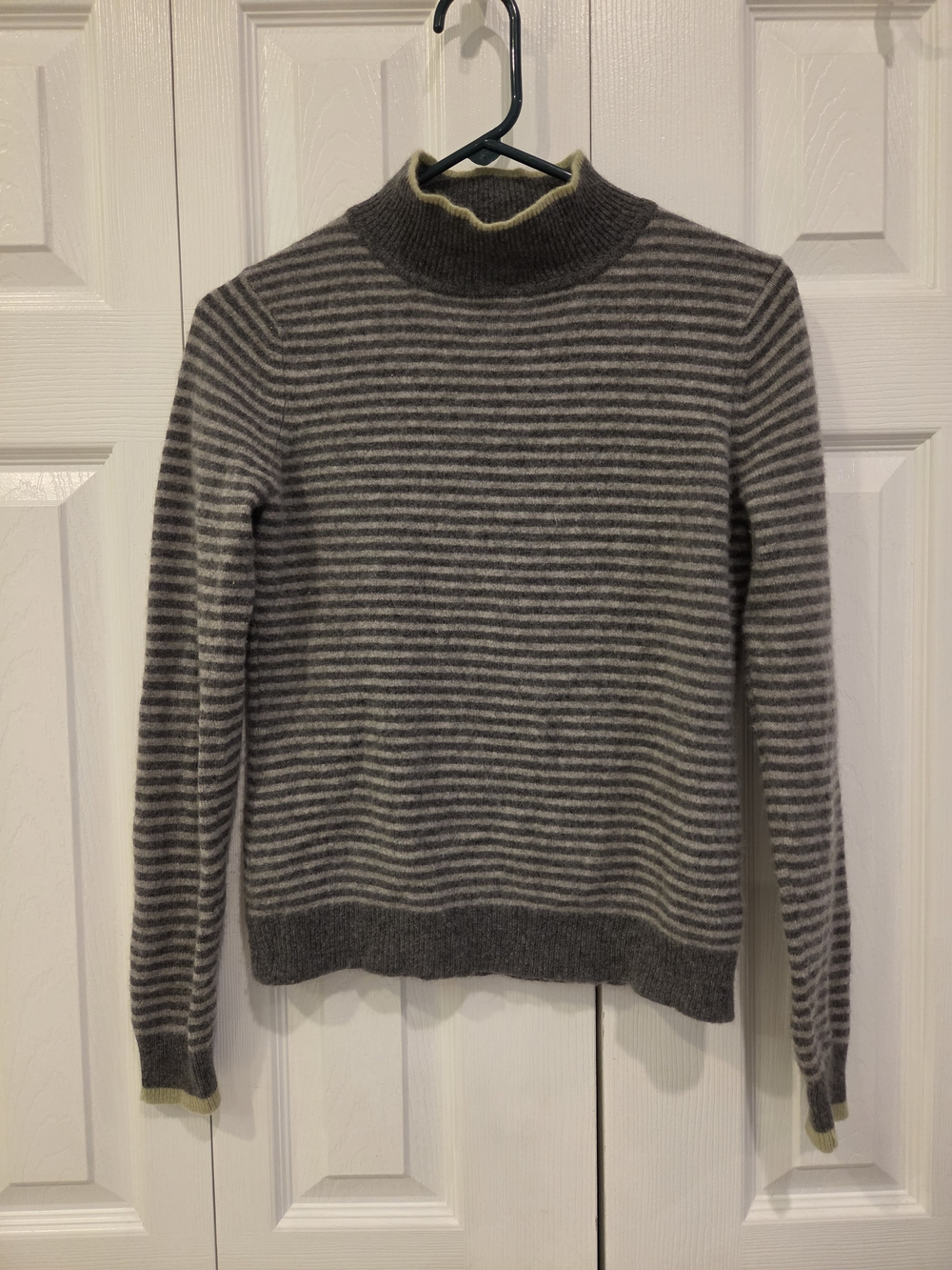Peck & Peck 100% Cashmere Gray Striped Mock Neck Sweater